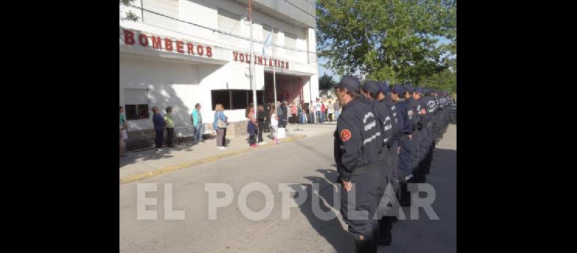 La ceremonia se desarrollÃ³ en las puertas de la instituciÃ³n Hoy se realizarÃ una cena de camaraderÃ­a 