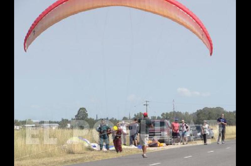 Hoy finalizarÃ la Semana del Cross el tradicional encuentro de parapentes en La Madrid 