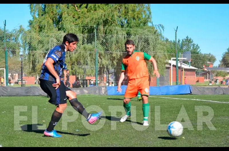 A nuestros rivales se les<br> complica con el sinteacutetico