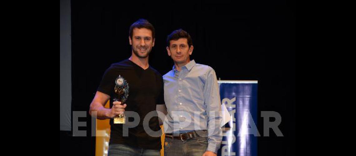 Juan Traversa presidente del AMCO distinguiÃ³ a NicolÃs Pezzucchi 