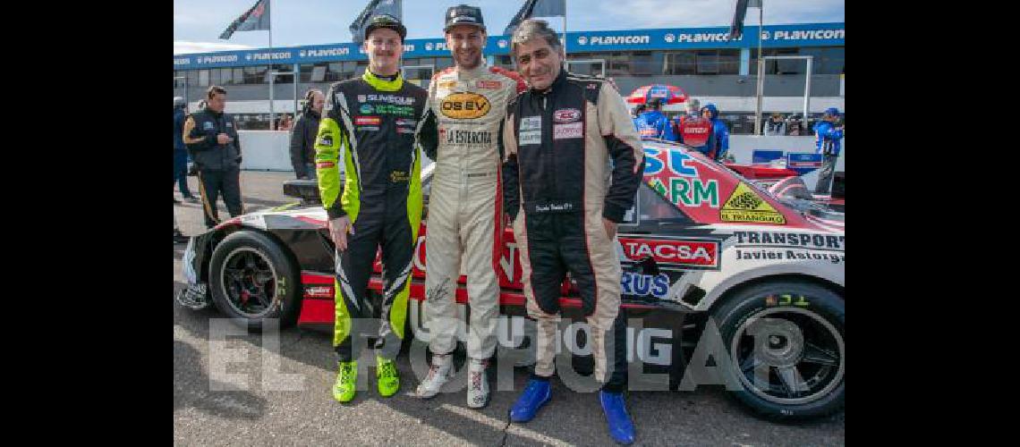 Alejandro Weimann NicolÃs Pezzucchi y Eduardo Bracco corrieron ayer con la Dodge del UR Racing en Buenos Aires 