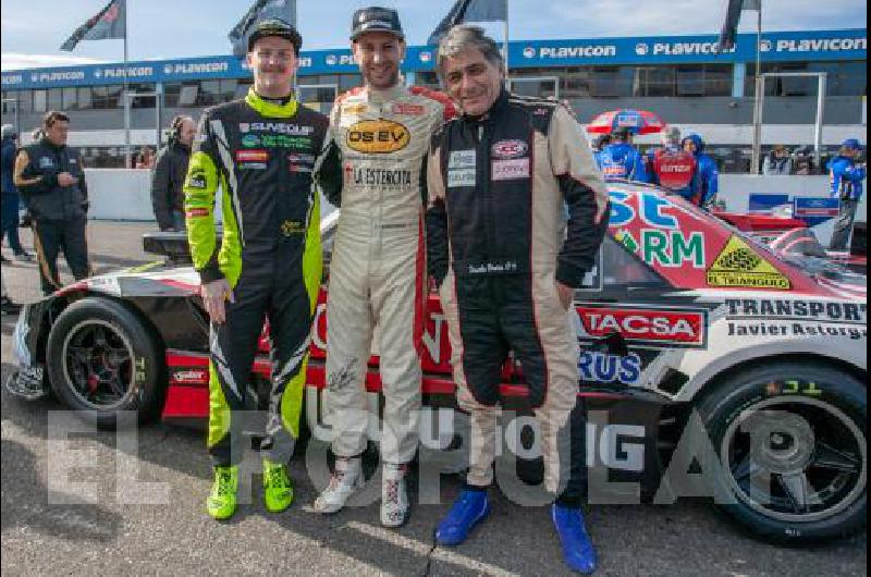 Alejandro Weimann NicolÃs Pezzucchi y Eduardo Bracco corrieron ayer con la Dodge del UR Racing en Buenos Aires 