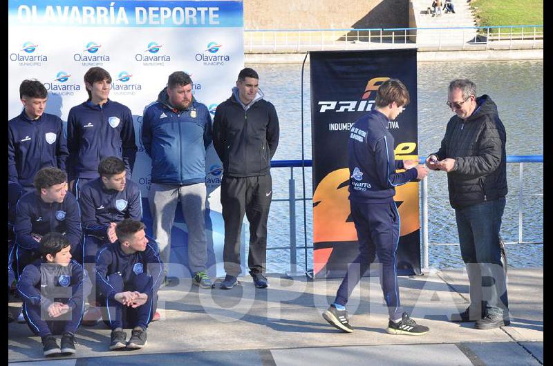 El capitÃn recibiÃ³ la cinta Carlos RamÃ­rez