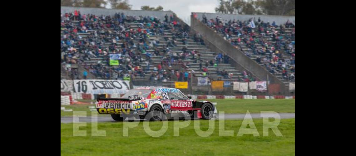 Alejandro Weimann condujo el Ãºltimo domingo la Dodge de Pezzucchi en Buenos Aires  Foto FabiÃn LujÃn 