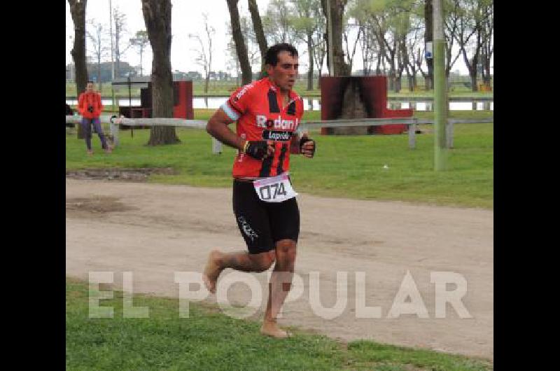 El lapridense Carlos LÃtigo RodrÃ­guez completÃ³ el recorrido de 3 kilÃ³metros corriendo descalzo 