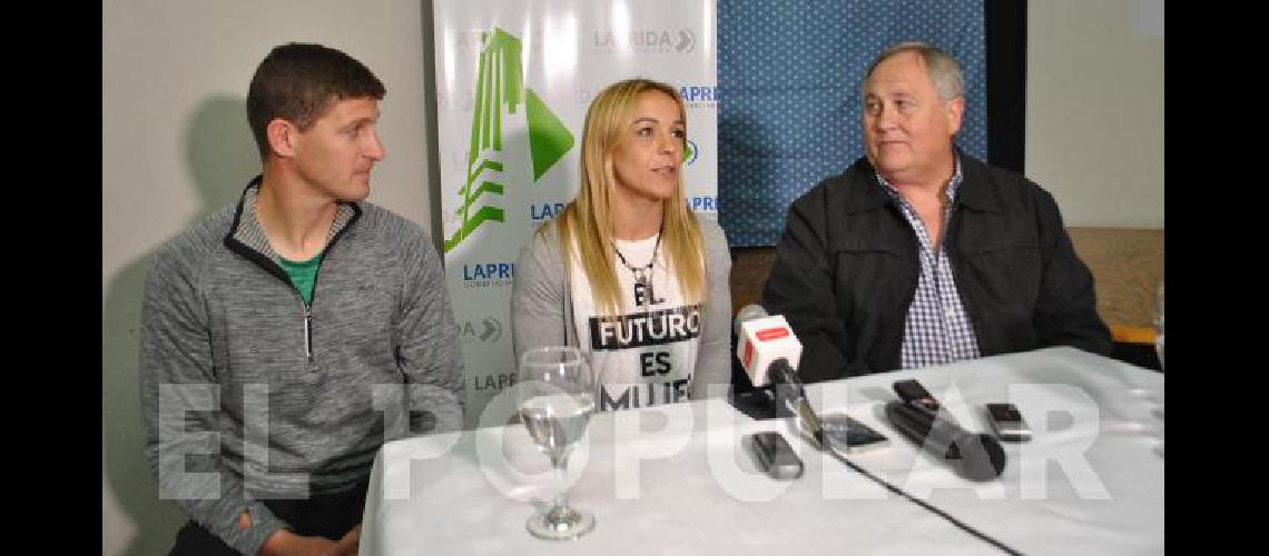 Yesica Bopp durante la rueda de prensa con el periodismo lapridense 