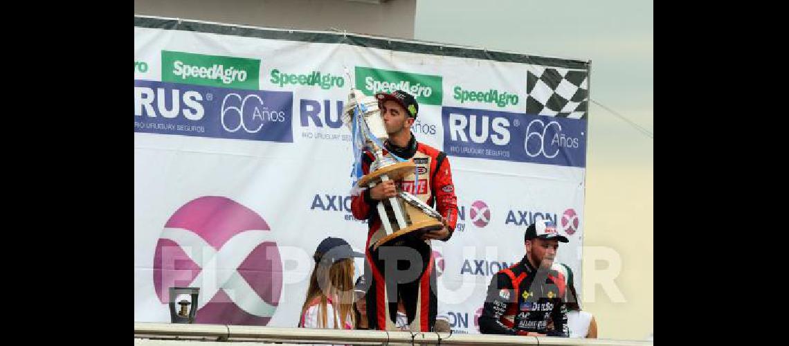 En San NicolÃs el piloto del Laboritto Jrs festejÃ³ su tÃ­tulo en TC Pista y el pase al Turismo Carretera 