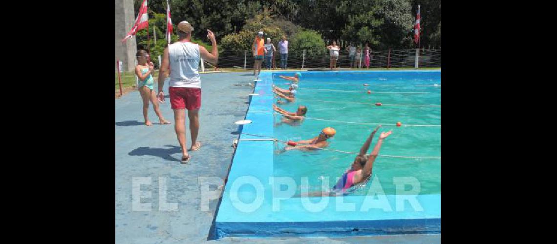 MÃs de un centenar de nadadores de las colonias de La Madrid participaron del 19Â° del Club de NiÃ±os 