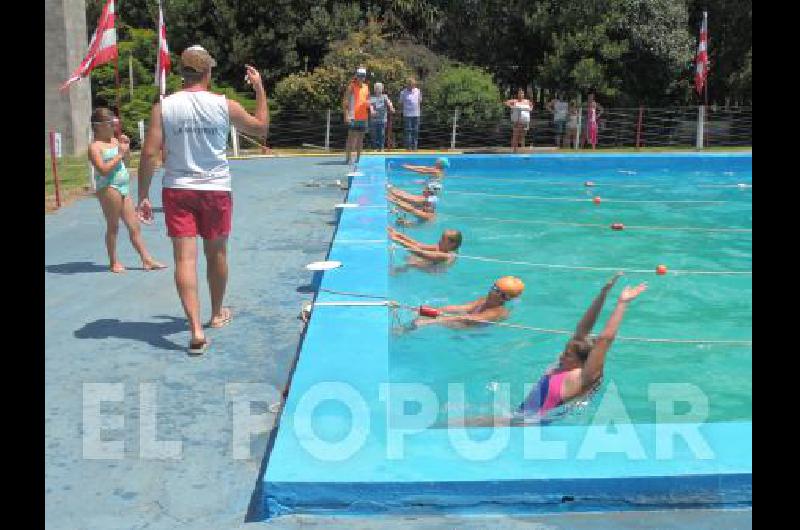 MÃs de un centenar de nadadores de las colonias de La Madrid participaron del 19Â° del Club de NiÃ±os 