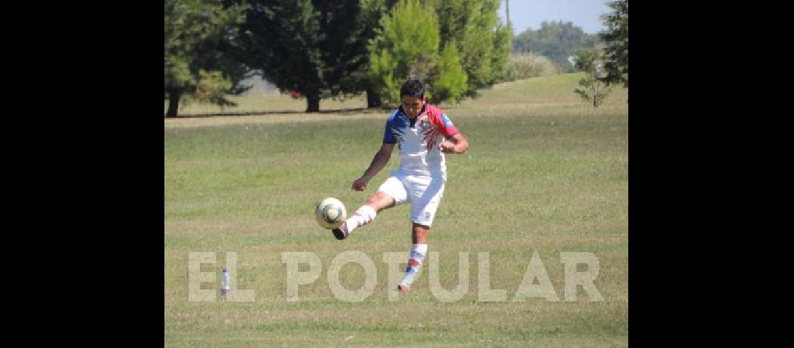 Jonatan Maier jugÃ³ un torneo de footgolf en La Madrid y fue campeÃ³n con el equipo de Coronel SuÃrez 