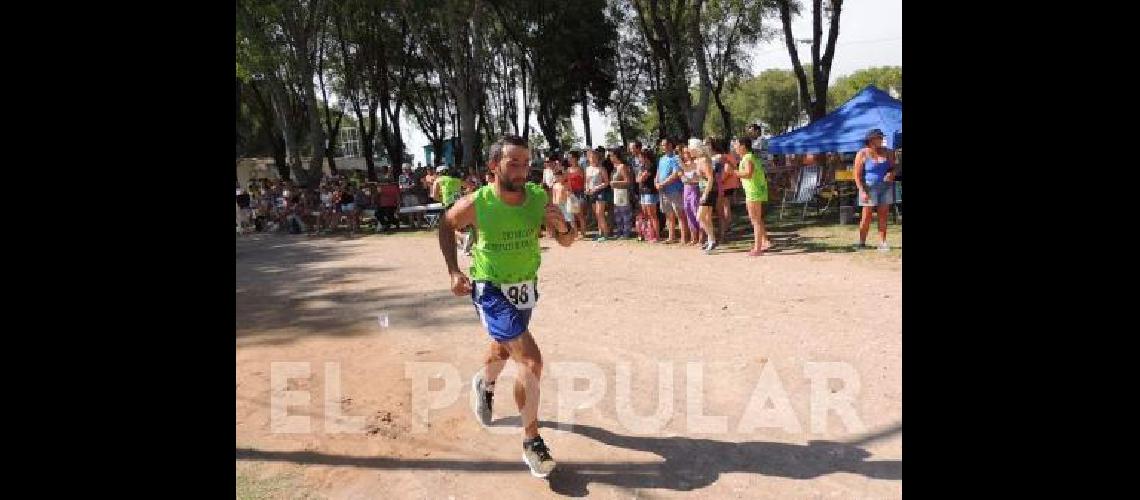 Se disputoacute la segunda edicioacuten del triatloacuten Actitud Baraboglia