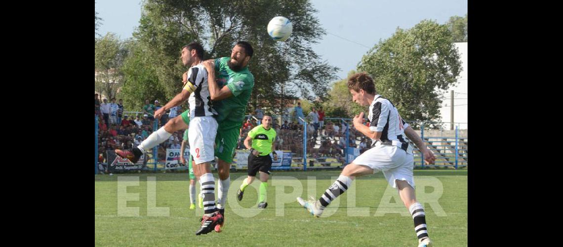 Mauricio Luna viene de dirigir a Ferro 