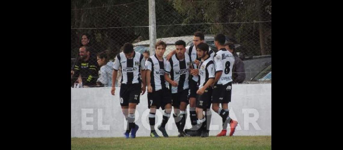 Todos con Regalado autor de dos de los cuatro goles con los que Jorge Newbery goleÃ³ a Ingeniero 