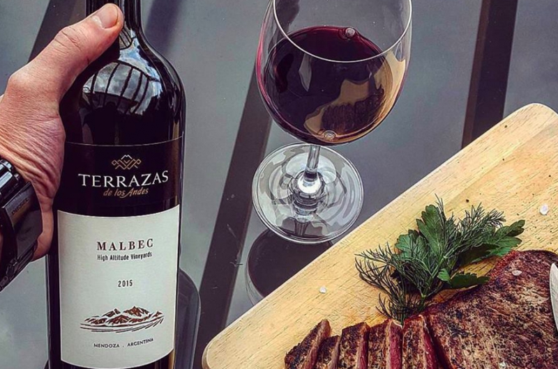 Pese a tener un origen franceacutes el vino Malbec es considerado estampa de Argentina