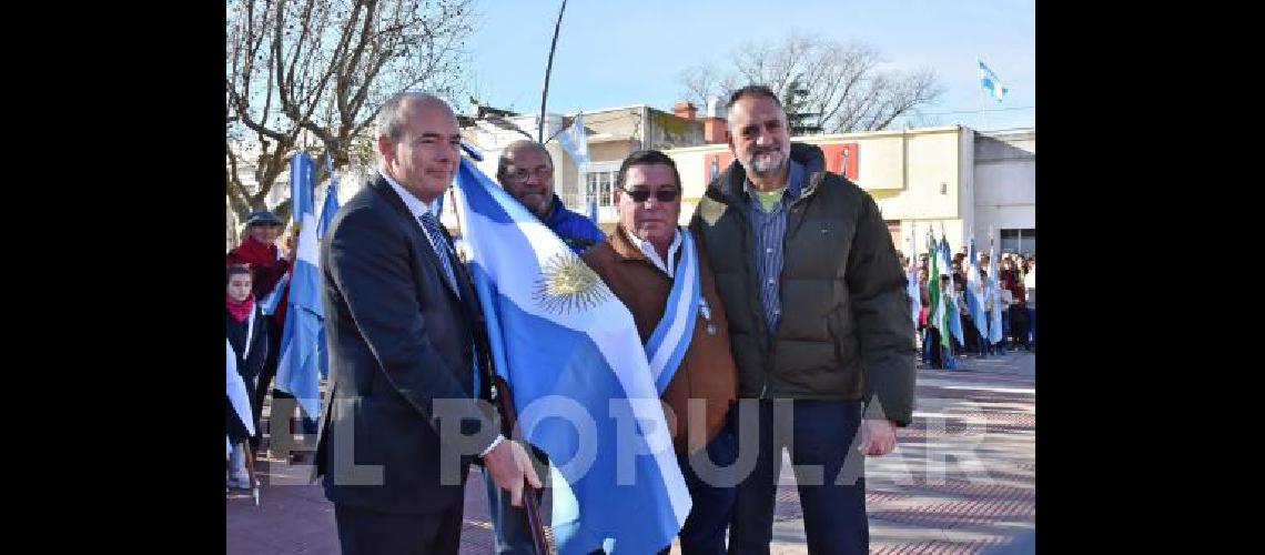 Los ex combatientes de Laprida tienen su bandera nacional 