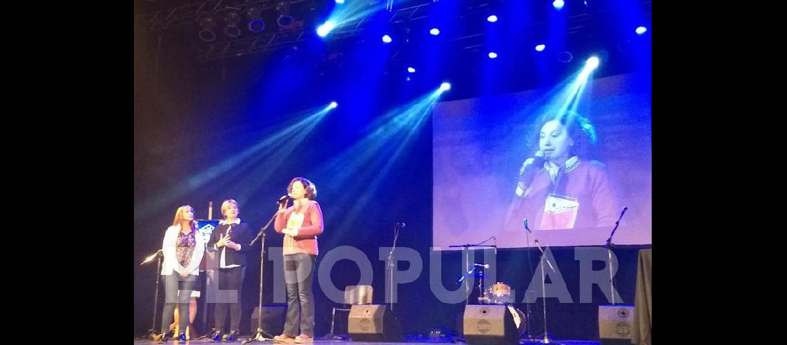 Distincioacuten Lalcec Laprida en sus bodas de Oro (50 antildeos)