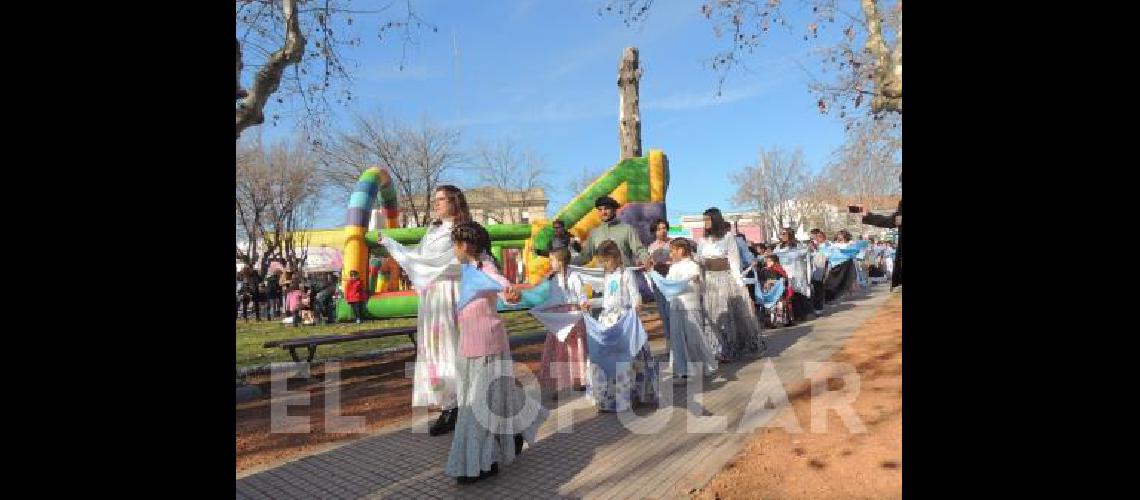 MÃs de 200 parejas interpretaron el PericÃ³n Nacional como nÃºmero central del La Madrid Juega 