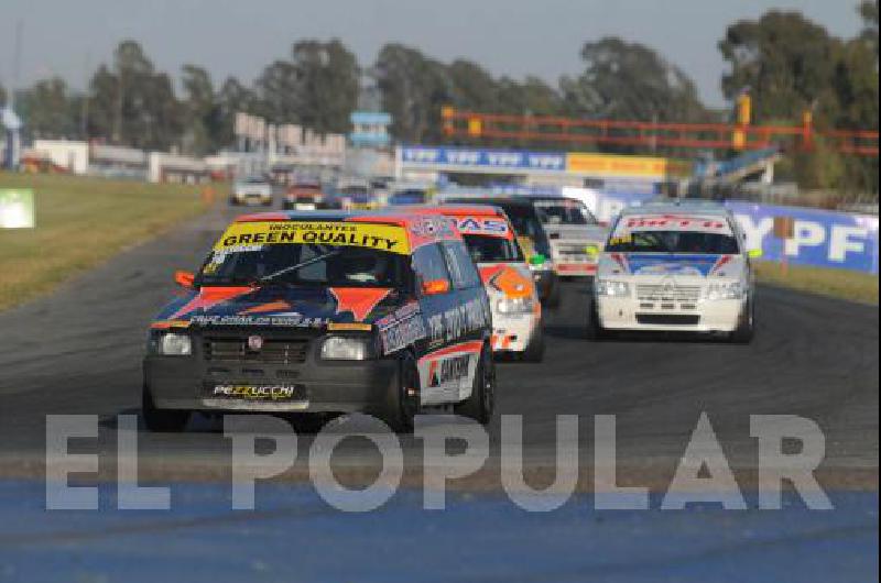NicolÃs Pezzucchi regresa a la Clase Uno del Turismo Pista con mecÃnica propia 