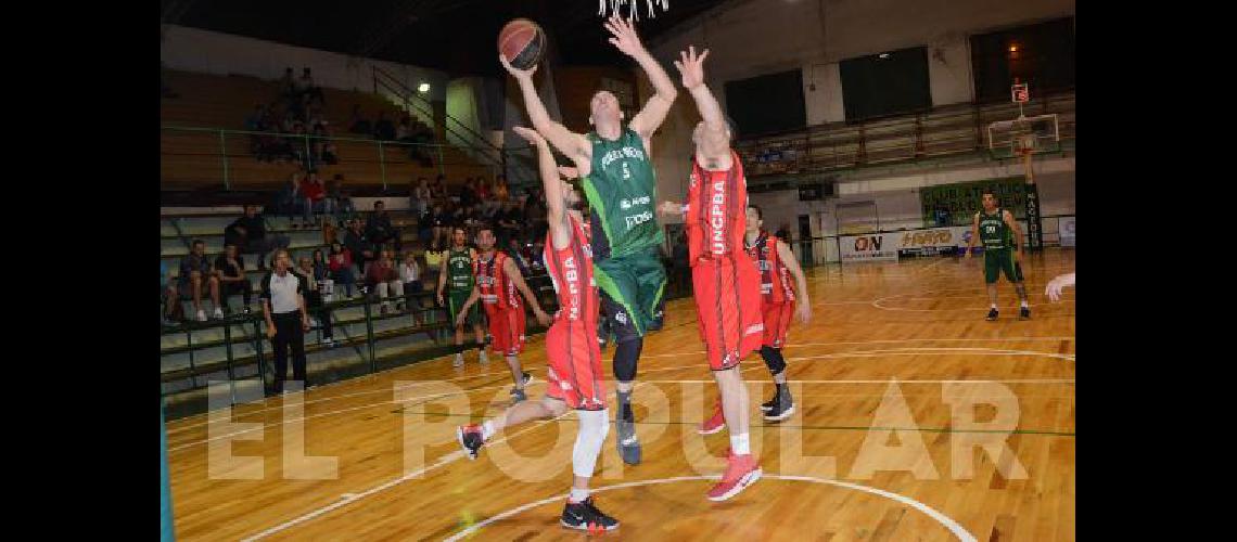Juan Ignacio Mateo fue el goleador de Pueblo Nuevo y del partido con 21 puntos 