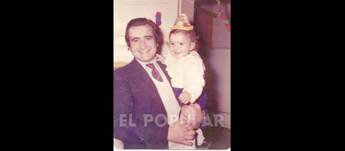 MatÃ­as en brazos de su papÃ el emblemÃtico abogado laboralista olavarriense 