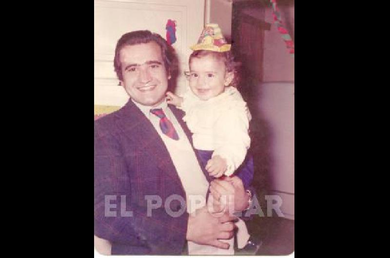 MatÃ­as en brazos de su papÃ el emblemÃtico abogado laboralista olavarriense 