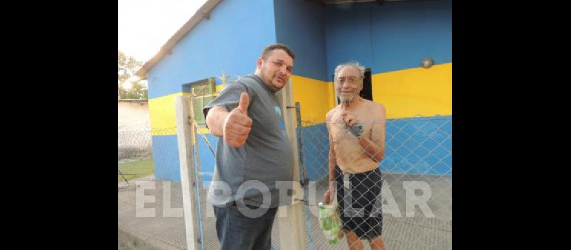 Enzo Canobi donÃ³ alimentos de navidad a familias necesitadas de La Madrid 
