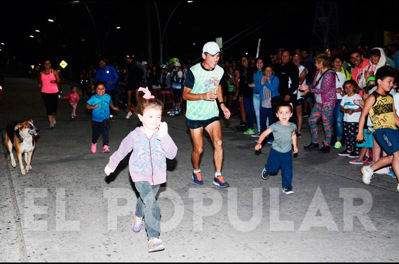 Una imagen de la primera correcaminata nocturna del aÃ±o realizada el pasado 15 de enero Foto- Claudio MartÃ­nez  Archivo