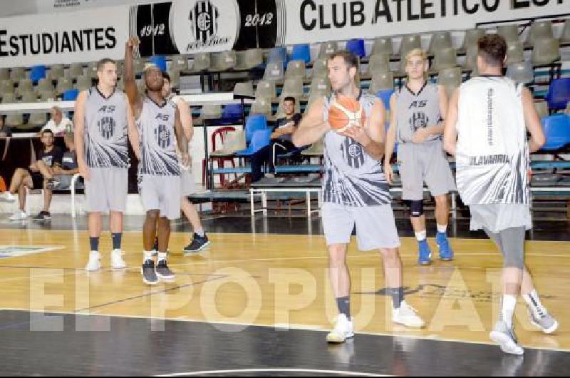 El equipo Bataraz se entrenÃ³ anoche en el Maxigimnasio del Parque Carlos Guerrero 