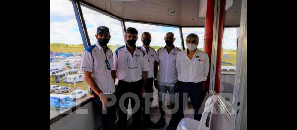 Juan Traversa Gustavo Tolosa Julio Simona Pablo Cazot y Ricardo Franke en el Ãºltimo piso de la Torre Juan GÃlvez 