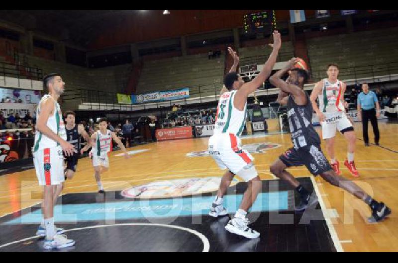 Estudiantes viene de ganarle en tiempo suplementario a Ciclista Juninense por 91-89 