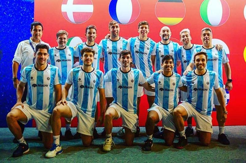 Espantildea logroacute el doble tiacutetulo ante la Argentina