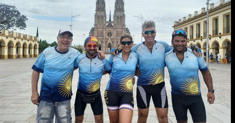 Parte del equipo de Lo de Felipe luego de su llegada a Lujn