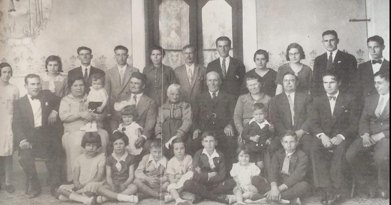 En el año 1933 se reunía toda la familia Torrisi  M�ngano con motivo de la celebración de las bodas de oro del matrimonio de Salvador Torrisi y María M�ngano