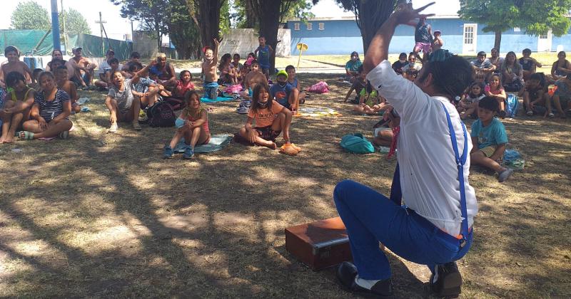 Circo humor magia clown y títeres son algunos de los espectculos que forman parte de Verano ATR