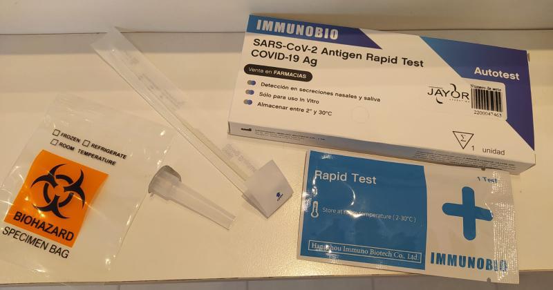 Desde la Farmacia Disanti ubicada en la calle Rivadavia 1802 informaron ayer a la tarde que a esa altura ya habían vendido 5 unidades de los esperados autotests