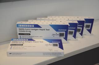 Algunas farmacias locales ya vendieron entre dos y cinco unidades de autotest