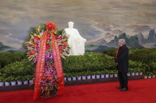 Alberto Fern�ndez participó en la presentación de una ofrenda floral en el mausoleo de Mao Zedong