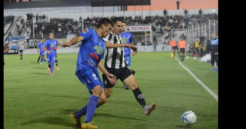 Ferro volvió a Bahía Blanca con un valioso empate después de jugar ms de 45 minutos con dos hombres menos