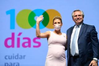 El presidente Alberto Fern�ndez reveló que hay dos nombres en disputa para el varón que est� en camino