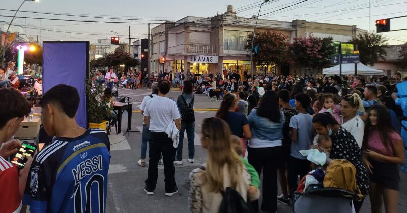 La esquina de las avenidas San Martín y Pereyra fue el epicentro de la fiesta del sbado