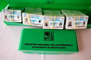 Adems de regularizar su residencia en la Argentina este paso significa acceder en el caso de las madres con hijos a las asignaciones universales
