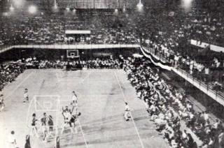 El 9 de marzo de 1981 en un colmado Maxi Gimnasio bataraz Racing se consagraba campeón del Torneo Mayor de bsquetbol local al vencer a Estudiantes por 116 a 112