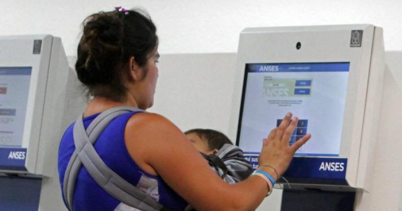 La ayuda escolar anual ser de  5343 por hijo para IGF hasta  316731 y también en el caso de hijo con discapacidad pero sin tope de ingresos -DIB-