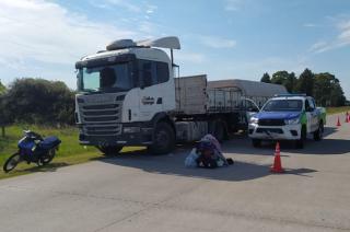 Un motociclista falleció tras chocar con un camión en Ruta 226