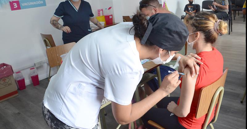 La ministra de Salud Carla Vizzotti reveló que hoy llegan 800000 dosis de vacunas antigripales que se distribuirn a las provincias -DIB-