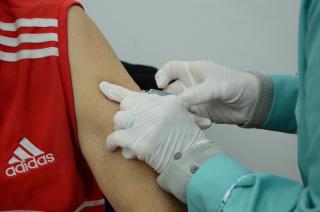 La campantildea de vacunacioacuten contra la gripe se adelanta para la proacutexima semana en todo el paiacutes