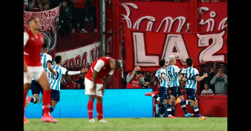 Enzo Copetti y todo Racing festejan con euforia haber pasado a ganar un clsico de Avellaneda a los 40 minutos del segundo tiempo