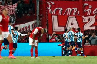 Enzo Copetti y todo Racing festejan con euforia haber pasado a ganar un clsico de Avellaneda a los 40 minutos del segundo tiempo