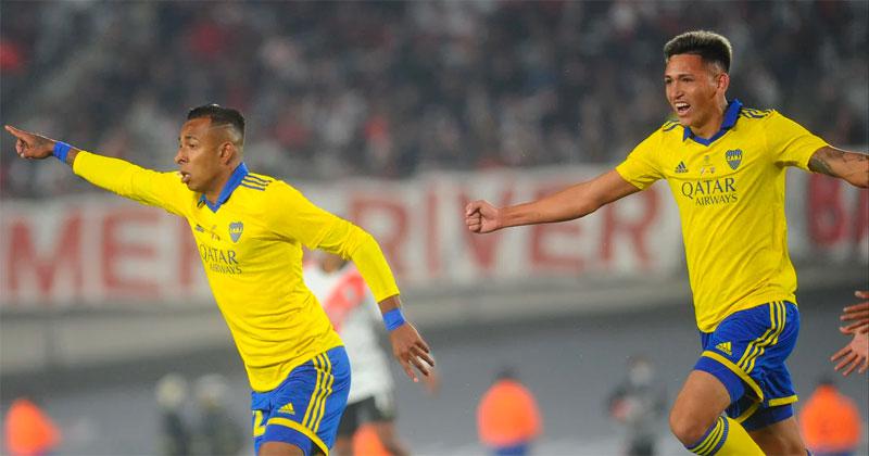 Villa celebra su gol luego del error defensivo de Gonzlez Pirez y Armani