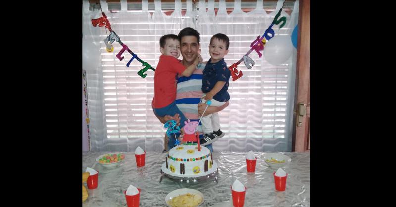 Simón cumplió 2 añitos En la foto junto a Ian y su tío Nahuel (Miriam Castellano Fotografía)